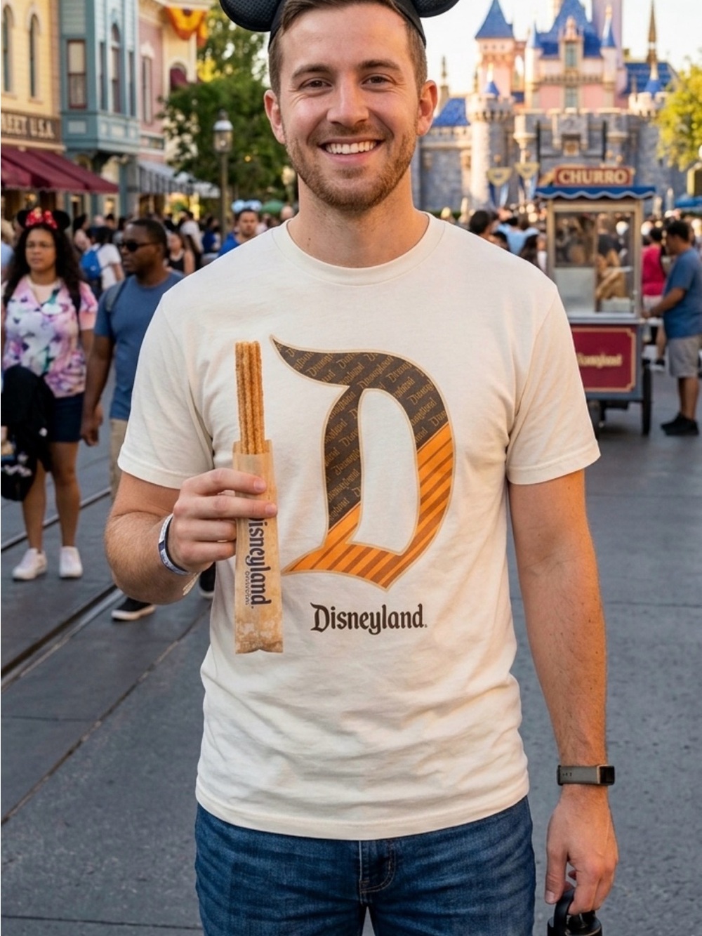 Disney Men's S Cream Disney Logo T‑Shirt churro Disneyland